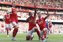 父子同场竞技的梦想：阿什利-扬与儿子泰勒-扬的足球传奇即将开启